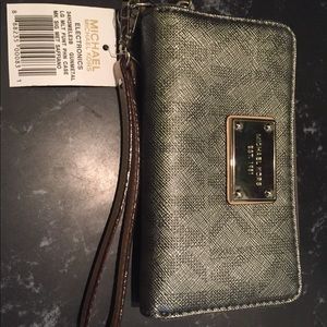 Michael Kors wristlet